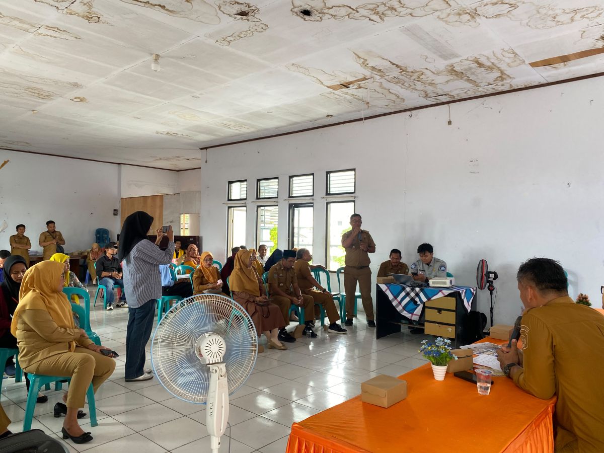 sosialisasi tentang pajak berkendraan motor di kantor camat wara