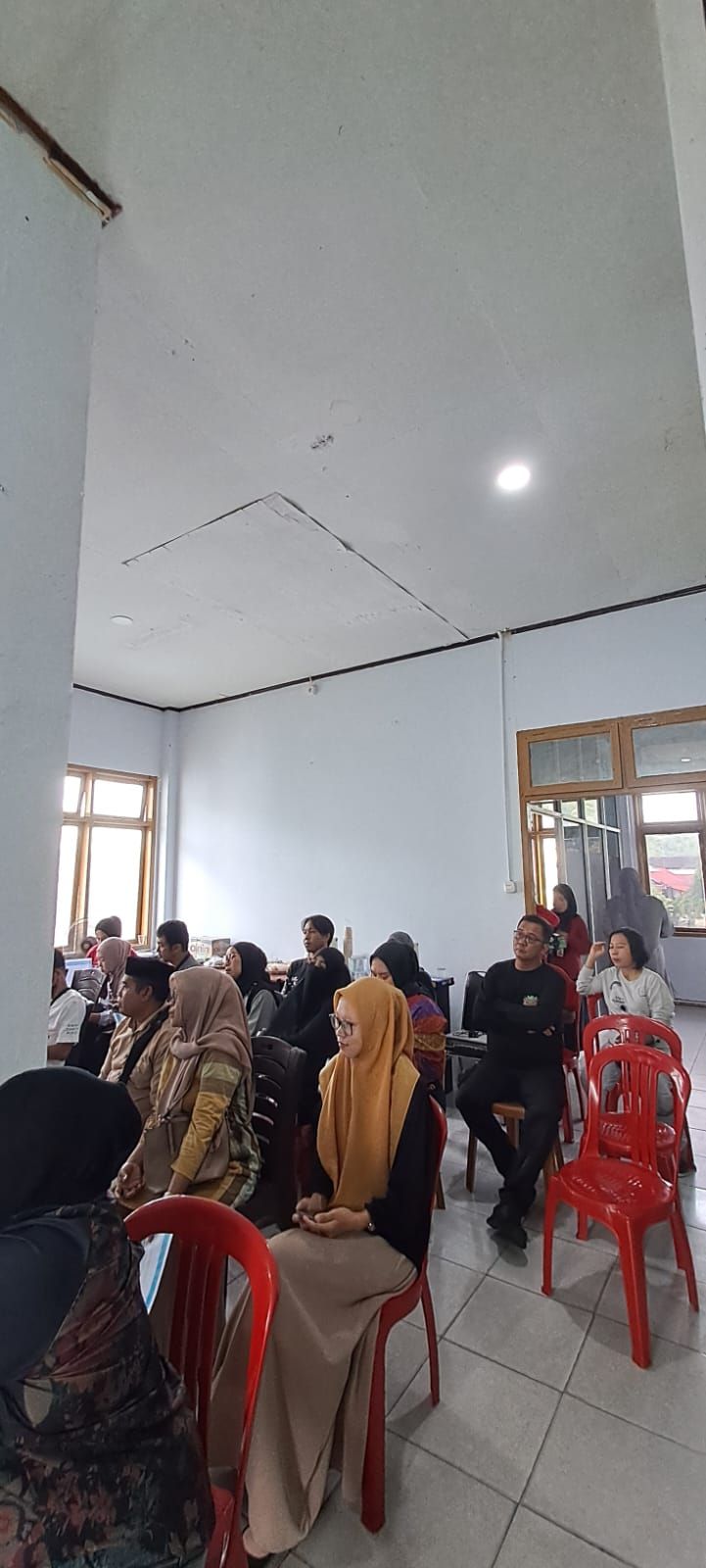 pelatihan teknis tata cara menggunakan aplikasi penagihan PBB di kelurahan